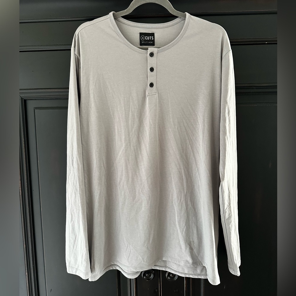 Cuts Clothing Long Sleeve Henley Tee XL Granite Gray T-Shirt Split Hem NWOT